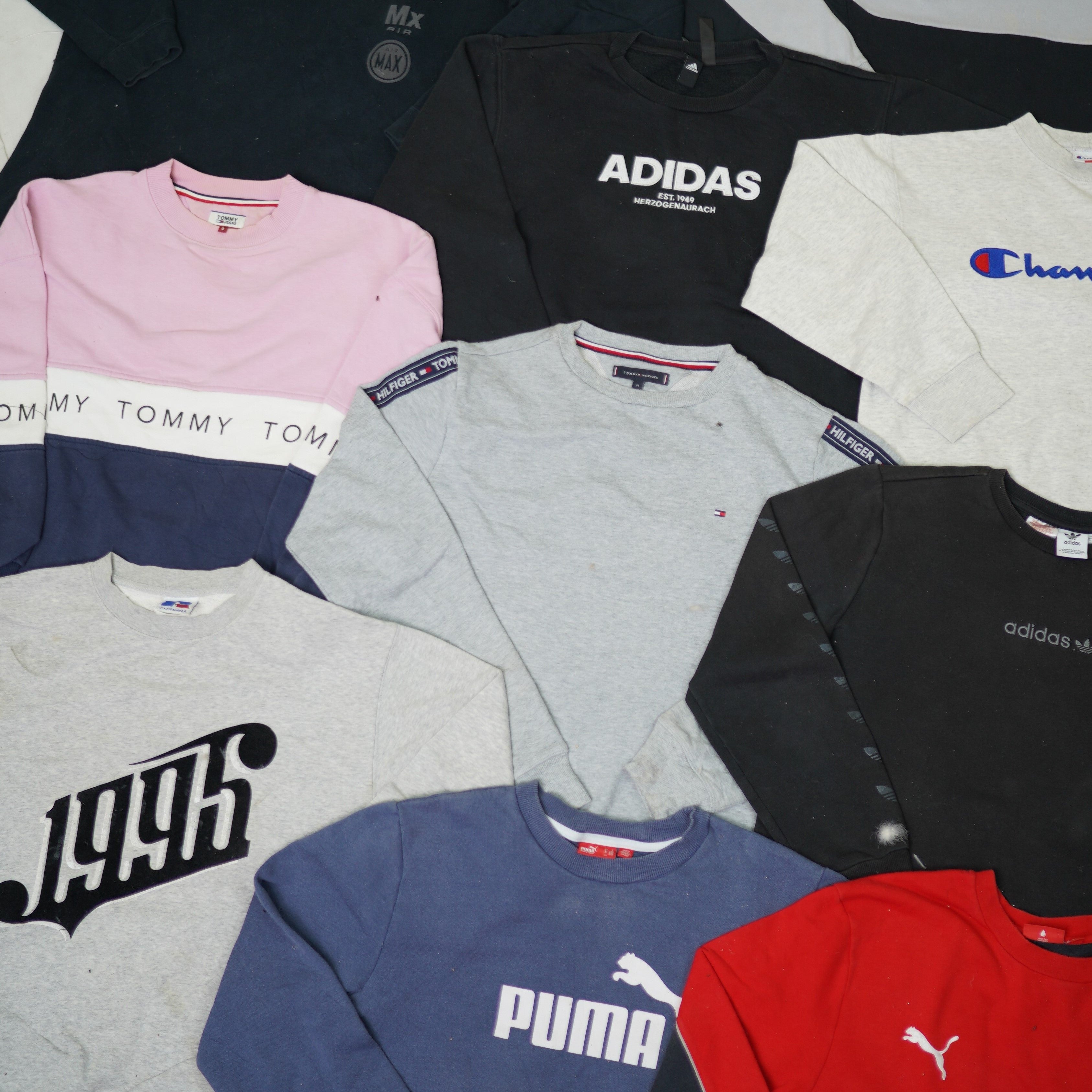BrandedSweatshirt_9201fd7e-9aab-4e4c-8a2d-755474572f0b.jpg